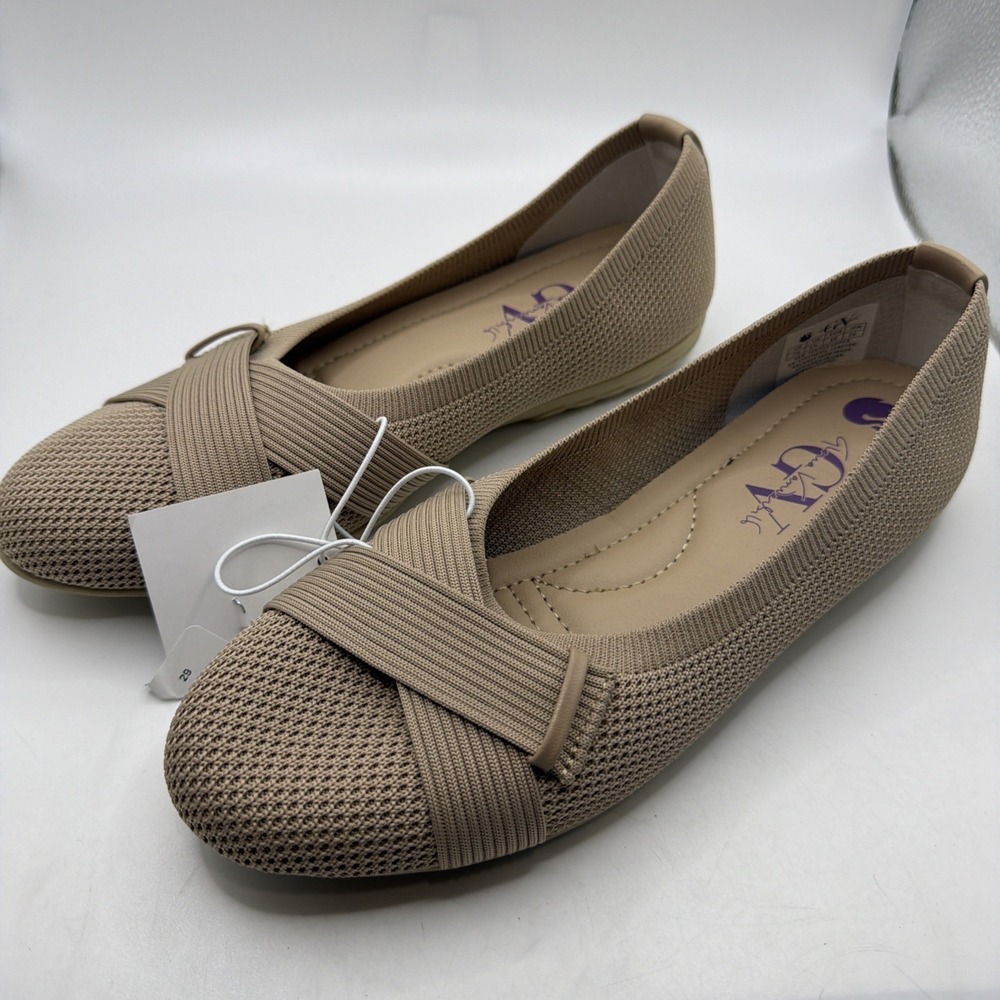 Gloria Vanderbilt Women's Debbie Natural Shoe Size 7.5. New